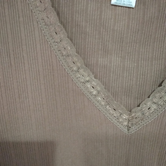 Basic Ribbed  Nude  Croptop - Picture 2 of 2